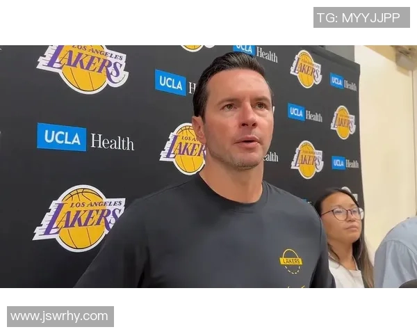 早日回归！雷迪克詹姆斯每天都在进行球场训练