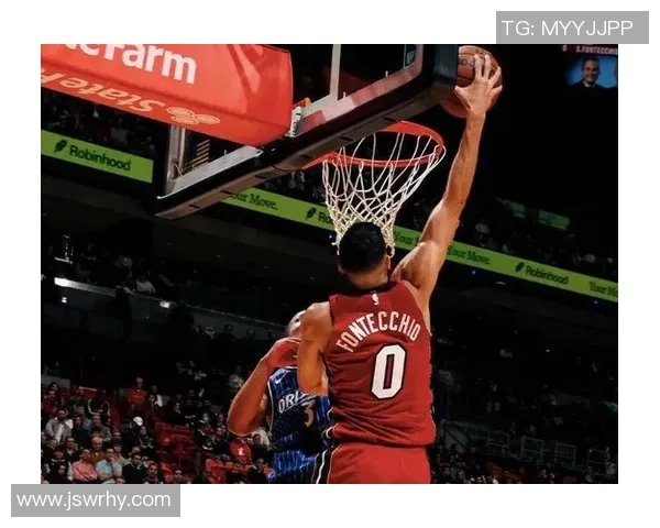 关键判罚！班凯罗突破被哈克斯切球犯规 热火挑战失败